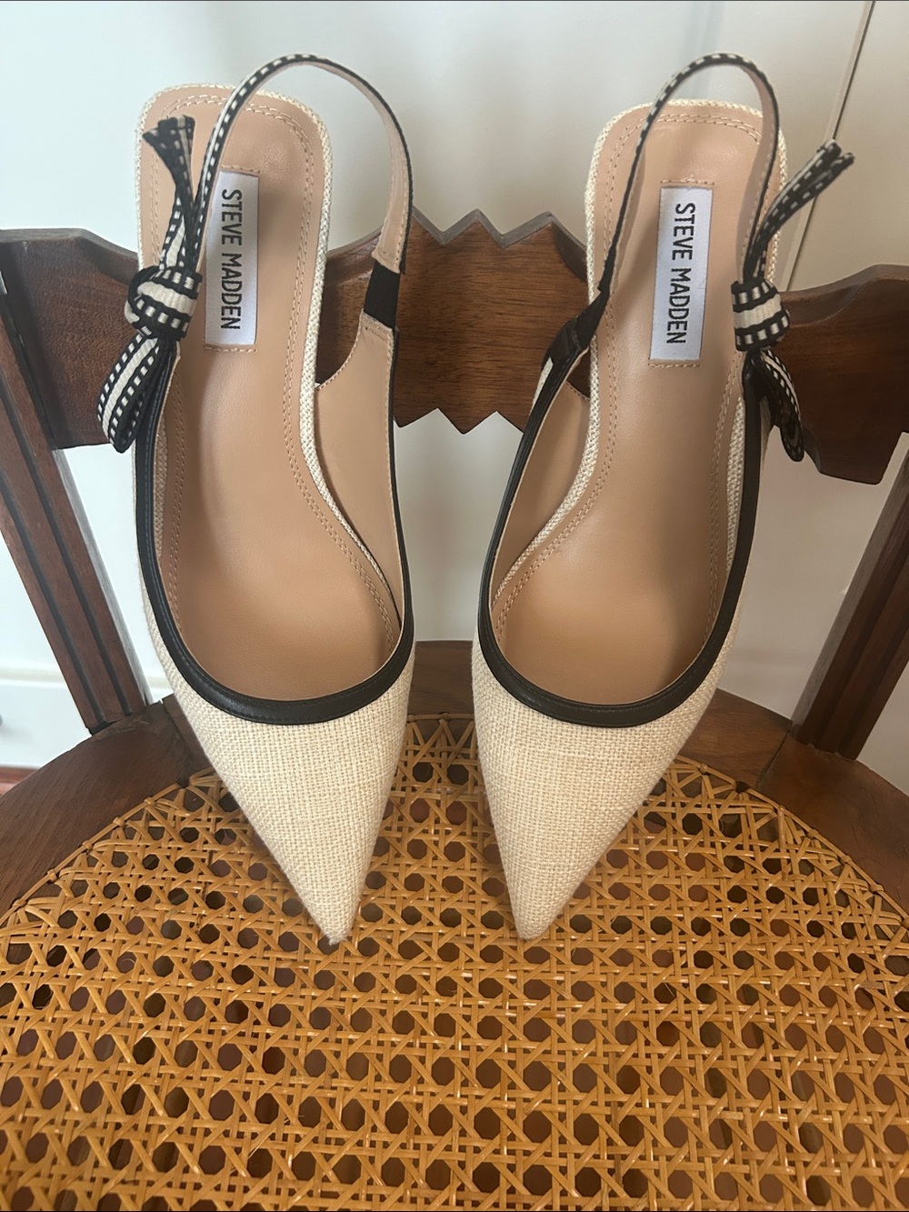 Steve Madden Cream and Black Pointed Slingback Heels with Bow Accent 9.5 - Picture 4 of 6
